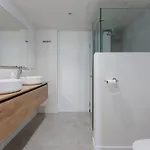 Дом отдыха Ocean Front With Private Pool