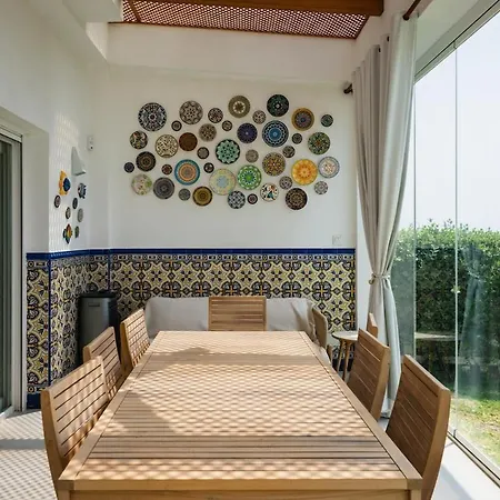 Ocean Front With Private Pool Дом отдыха *