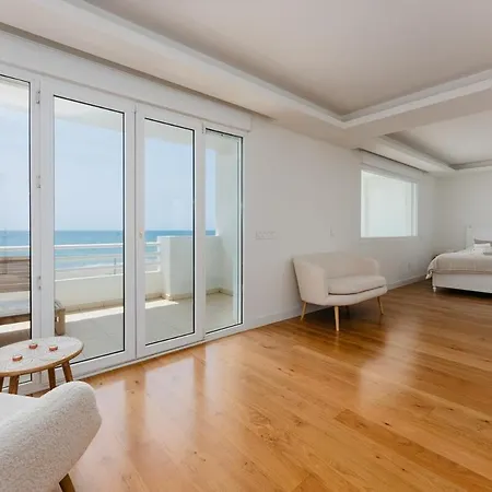 Дом отдыха Ocean Front With Private Pool *