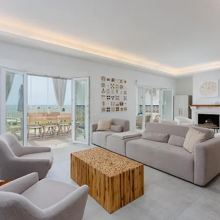 Ocean Front With Private Pool 度假居 *