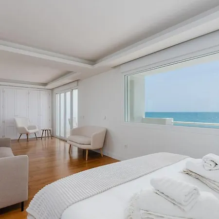 Ocean Front With Private Pool 度假居 *